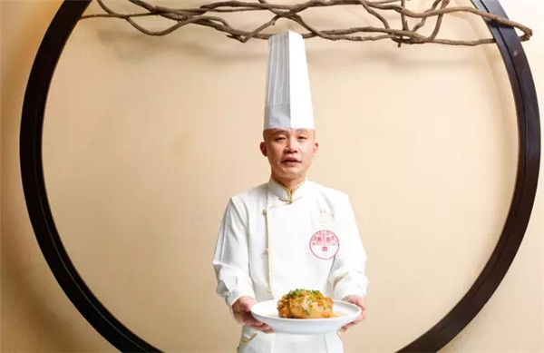 高级中式烹调师曾获得"北京餐饮十大名厨"最受瞩目青年烹饪艺术家"
