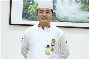 米富林：十二年的时间，从后厨小弟到餐厅总厨，他才29岁