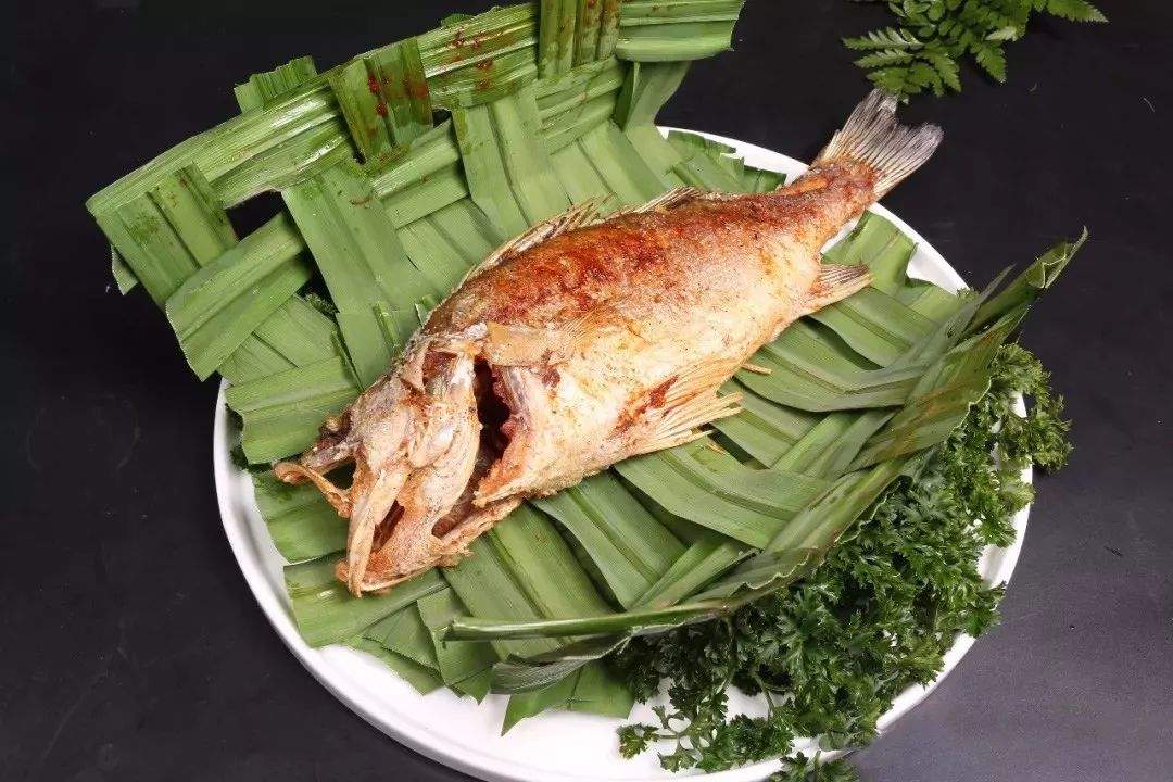 【东南亚菜】斑斓叶烤海鲈鱼