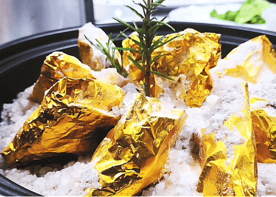 【创新菜】金箔盐焗妙龄鸽