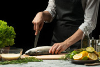 看年薪50万的厨师如何杀鱼！这三种杀法让鱼肉鲜到极致